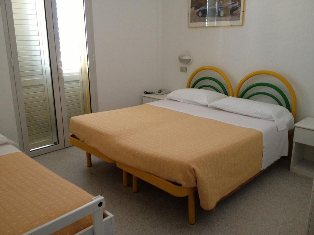 Hotel Vienna Senigália Quarto foto